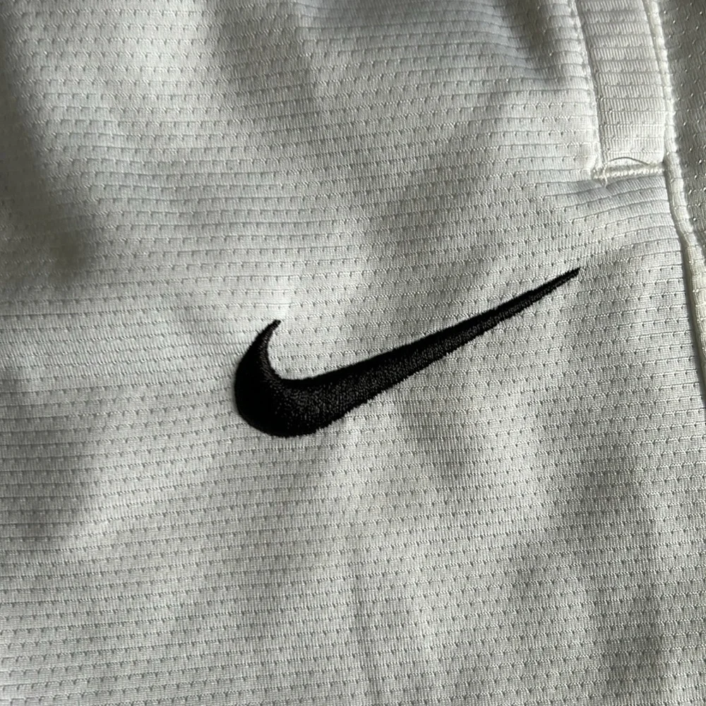 Nike shorts white - Picture 2 of 5
